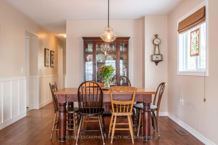 Photo 11 at 136 Glenariff Drive, Rural Flamborough, Hamilton