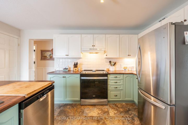 Photo 15 at 136 Glenariff Drive, Rural Flamborough, Hamilton