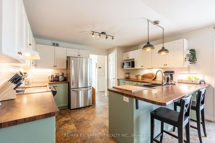 Photo 16 at 136 Glenariff Drive, Rural Flamborough, Hamilton