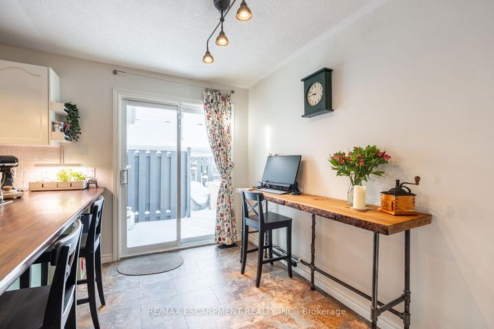 Photo 17 at 136 Glenariff Drive, Rural Flamborough, Hamilton