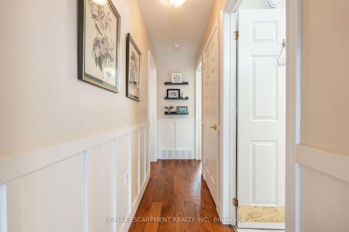 Photo 18 at 136 Glenariff Drive, Rural Flamborough, Hamilton