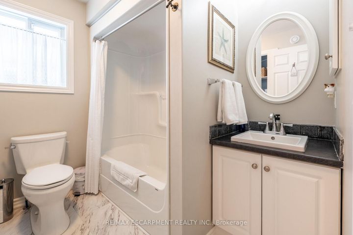 Photo 19 at 136 Glenariff Drive, Rural Flamborough, Hamilton