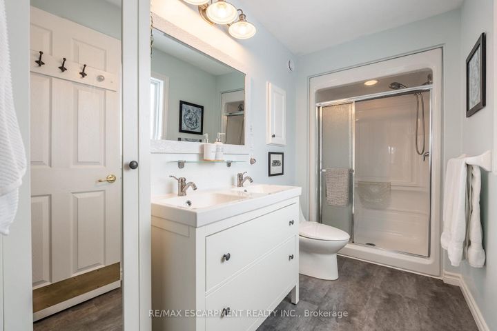 Photo 24 at 136 Glenariff Drive, Rural Flamborough, Hamilton