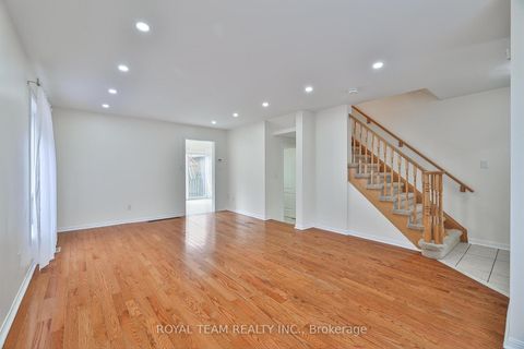 Photo 5 at 2439 Hollybrook Drive, WM Westmount, Oakville