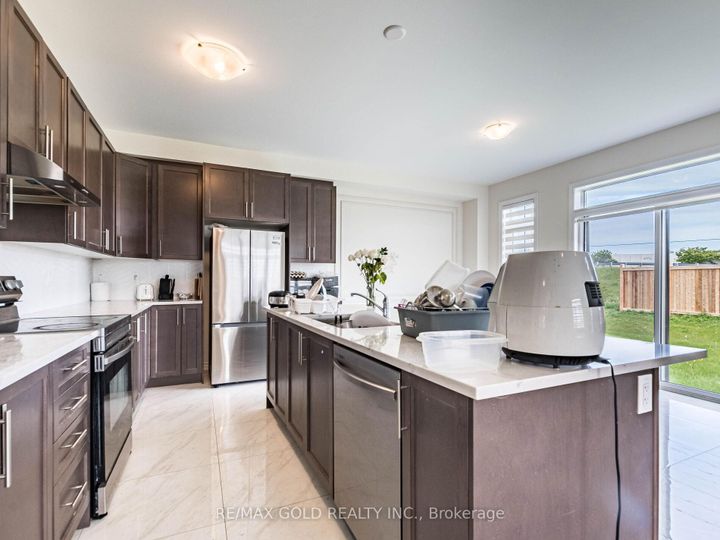 Photo 14 at 73 Eastman Drive N, Credit Valley, Brampton