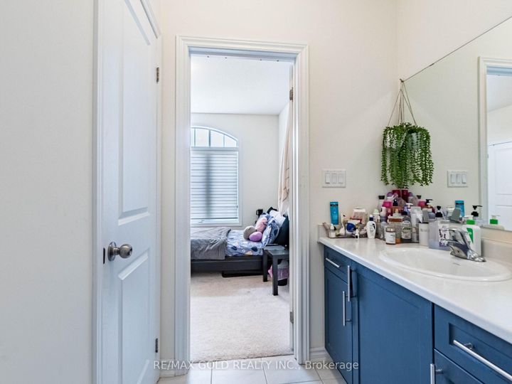 Photo 40 at 73 Eastman Drive N, Credit Valley, Brampton