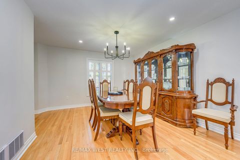 Photo 7 at 1397 Helen Court, WO West, Oakville