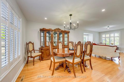 Photo 8 at 1397 Helen Court, WO West, Oakville