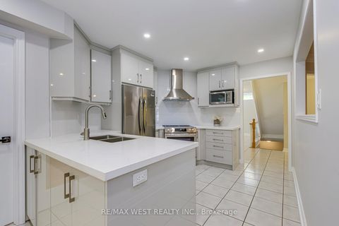 Photo 10 at 1397 Helen Court, WO West, Oakville