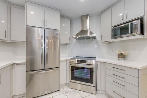 Photo 12 at 1397 Helen Court, WO West, Oakville