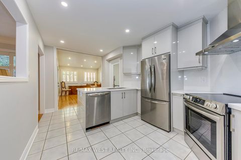 Photo 13 at 1397 Helen Court, WO West, Oakville