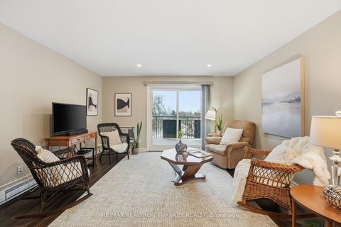 Photo 7 at 202 - 74 The Queensway S, Keswick North, Georgina