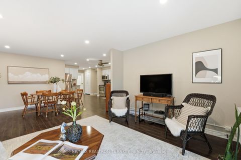 Photo 9 at 202 - 74 The Queensway S, Keswick North, Georgina