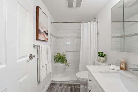 Photo 16 at 202 - 74 The Queensway S, Keswick North, Georgina