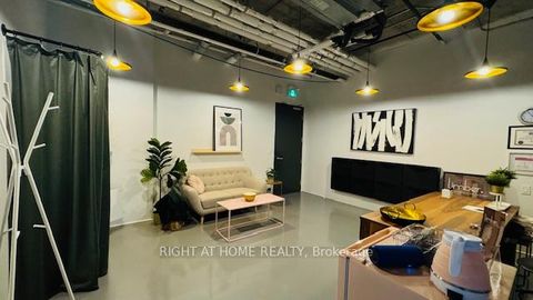 Photo 2 at 210 - 334 Adelaide Street W, Waterfront Communities C1, Toronto