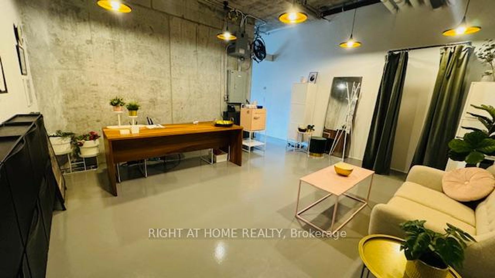 210 - 334 Adelaide Street W, Waterfront Communities C1, Toronto photo number 2