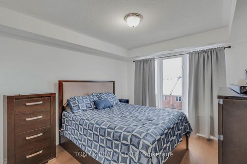 Photo 5 at 36 - 651 B Warden Avenue, Birchmount, Toronto