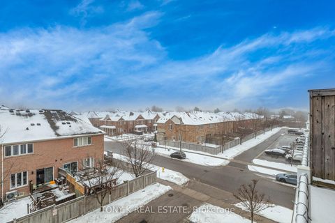 Photo 12 at 36 - 651 B Warden Avenue, Birchmount, Toronto