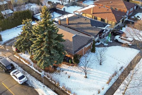 Photo 5 at 36 Galsworthy Avenue, Maryvale, Toronto