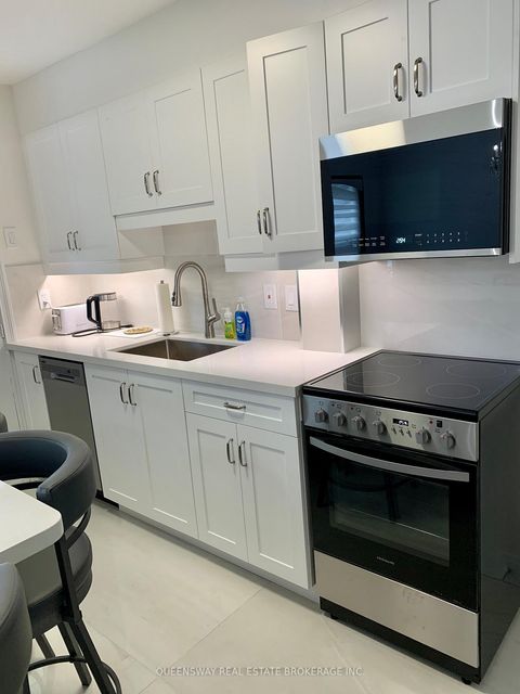 Photo 2 at 420 Jane Street, Lambton Baby Point, Toronto