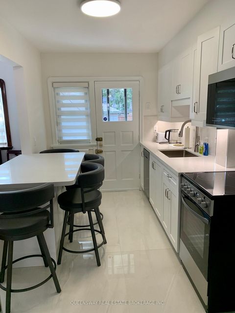 Photo 3 at 420 Jane Street, Lambton Baby Point, Toronto