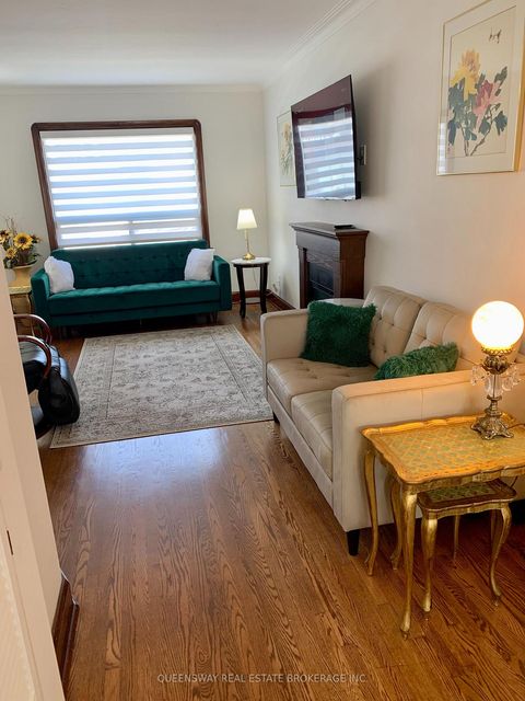 Photo 9 at 420 Jane Street, Lambton Baby Point, Toronto