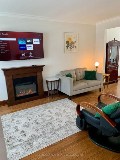 Photo 10 at 420 Jane Street, Lambton Baby Point, Toronto