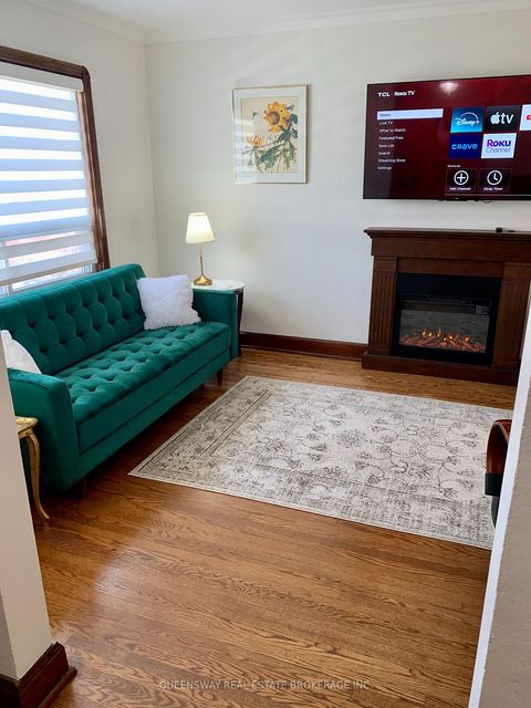 Photo 11 at 420 Jane Street, Lambton Baby Point, Toronto