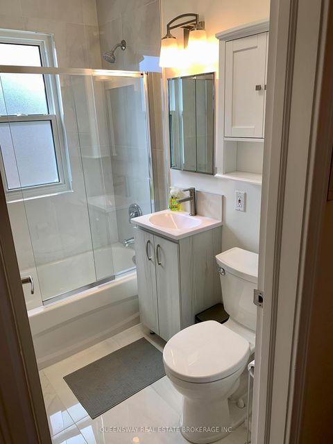 Photo 16 at 420 Jane Street, Lambton Baby Point, Toronto