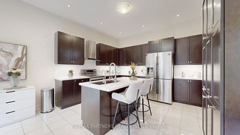 Photo 9 at 65 Meadowsweet Lane, Oak Ridges Lake Wilcox, Richmond Hill