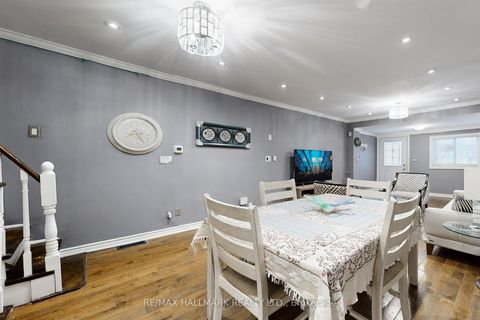 Photo 6 at 4 King Edward Avenue, Lumsden, Toronto