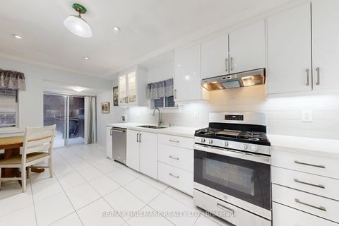 Photo 8 at 4 King Edward Avenue, Lumsden, Toronto