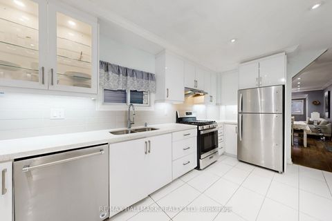 Photo 10 at 4 King Edward Avenue, Lumsden, Toronto