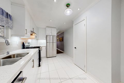 Photo 11 at 4 King Edward Avenue, Lumsden, Toronto