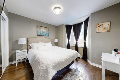 Photo 15 at 4 King Edward Avenue, Lumsden, Toronto