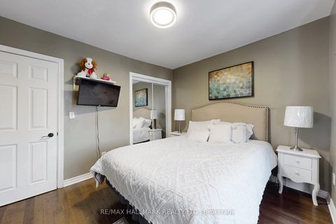 Photo 17 at 4 King Edward Avenue, Lumsden, Toronto