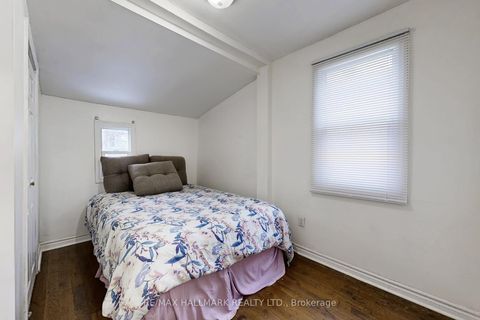 Photo 19 at 4 King Edward Avenue, Lumsden, Toronto