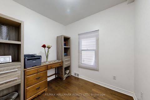 Photo 21 at 4 King Edward Avenue, Lumsden, Toronto