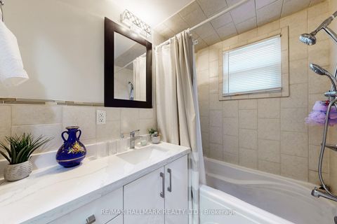 Photo 23 at 4 King Edward Avenue, Lumsden, Toronto
