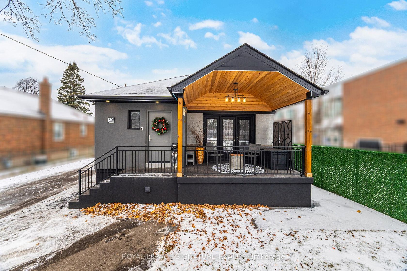 30 COULES Court, Alderwood, Toronto 