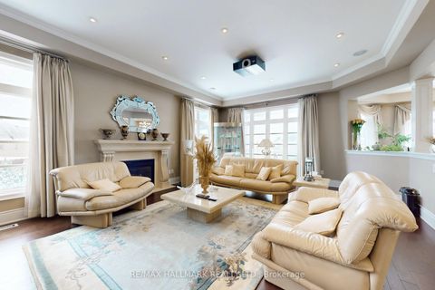 Photo 8 at 123 Carisbrooke Circle, Bayview Southeast, Aurora