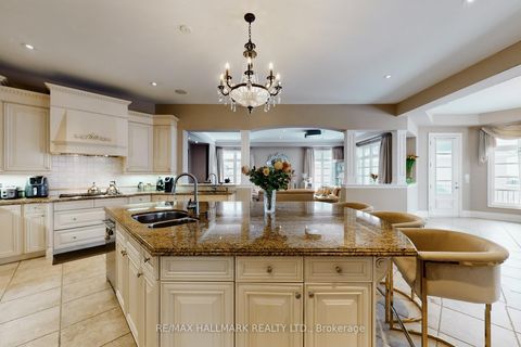 Photo 11 at 123 Carisbrooke Circle, Bayview Southeast, Aurora