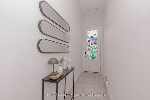 Photo 4 at 112 Burnhamthorpe Road E, GO Glenorchy, Oakville