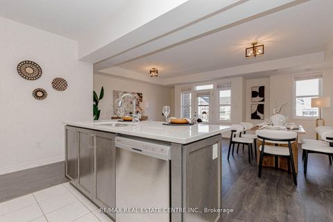 Photo 12 at 112 Burnhamthorpe Road E, GO Glenorchy, Oakville