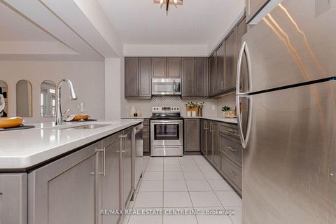 Photo 13 at 112 Burnhamthorpe Road E, GO Glenorchy, Oakville