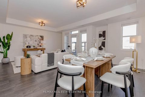 Photo 15 at 112 Burnhamthorpe Road E, GO Glenorchy, Oakville