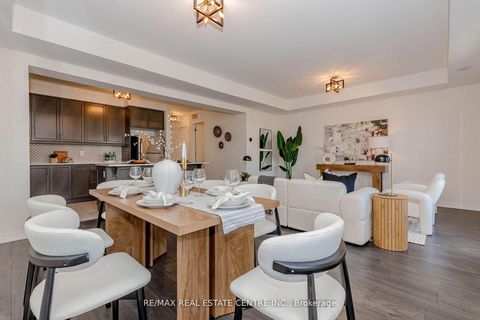 Photo 16 at 112 Burnhamthorpe Road E, GO Glenorchy, Oakville