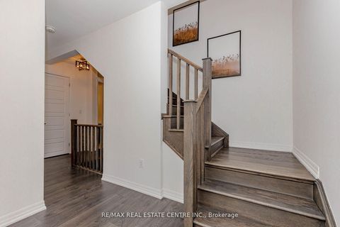 Photo 18 at 112 Burnhamthorpe Road E, GO Glenorchy, Oakville