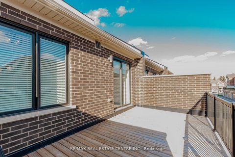 Photo 21 at 112 Burnhamthorpe Road E, GO Glenorchy, Oakville