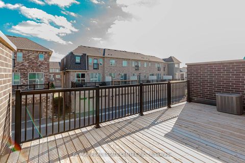 Photo 22 at 112 Burnhamthorpe Road E, GO Glenorchy, Oakville